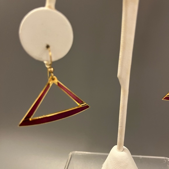 Pair of vintage, Isle of Skye, triangle shaped Earrings for pierced ears. - Picture 2 of 12